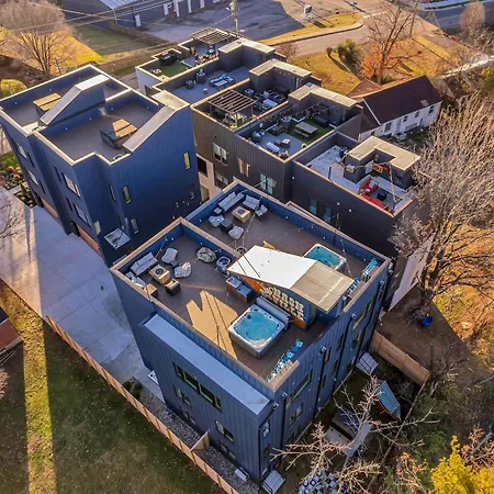 Rooftop Deck Hot Tub & Game In Nashville