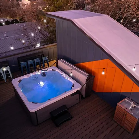 Rooftop Deck Hot Tub & Game In