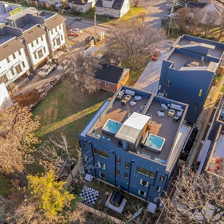 Rooftop Deck Hot Tub & Game In Holiday home *