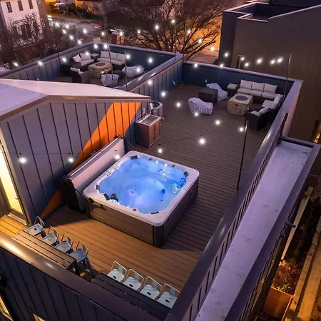 Rooftop Deck Hot Tub & Game In *