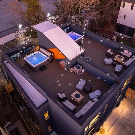 Holiday home Rooftop Deck Hot Tub & Game In