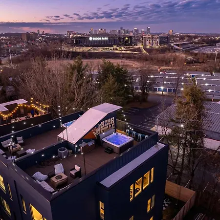 Holiday home Rooftop Deck Hot Tub & Game In *