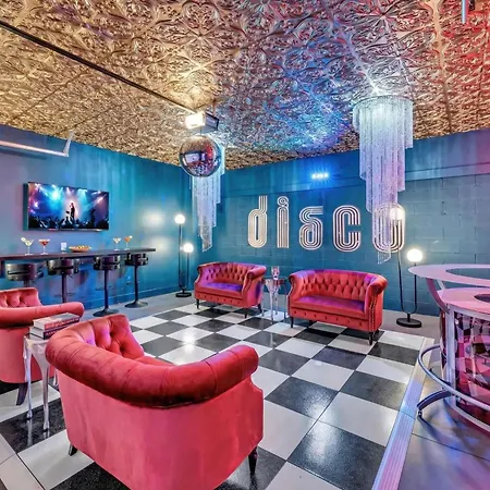 Holiday home Disco Themed Hot Tub & Rooftop Decks In Nashville