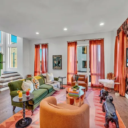 Holiday home Disco Themed Hot Tub & Rooftop Decks In Nashville