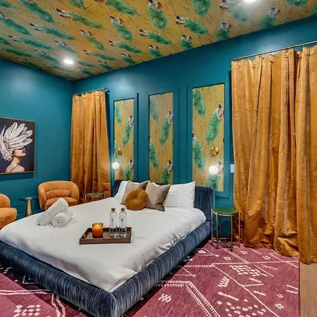 Disco Themed Hot Tub & Rooftop Decks In Holiday home *