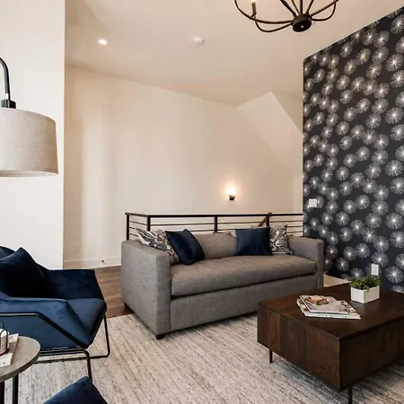 Holiday home New Build West End Oasis Skyline Views *