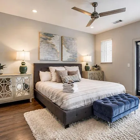 Holiday home Gorgeous 2miles To Lower Broadway *