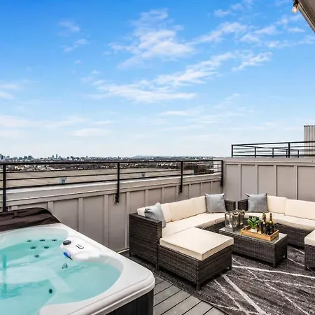 Holiday home Music Luxe Rooftop & Hot Tub