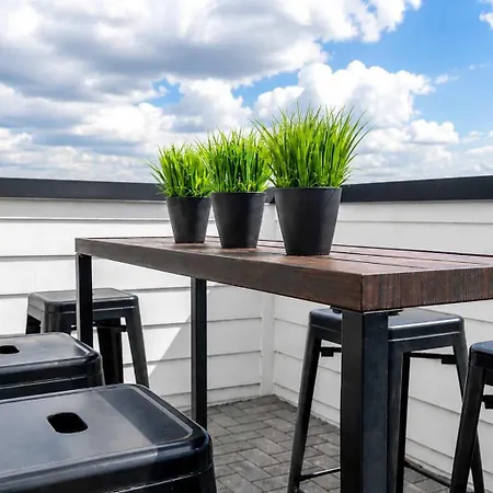Holiday home Gorgeous Retreat Skyline Rooftop *