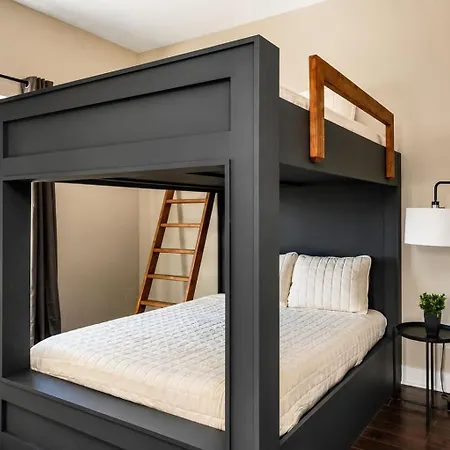 Holiday home Two Luxury Homes Side-by-side Sleeps 24 *