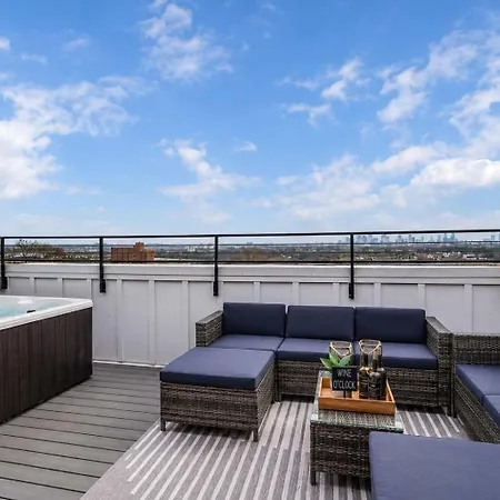 Holiday home Luxe Retreat Rooftop & Hot Tub