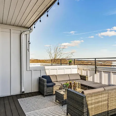 Two Luxury Homes Side-by-side Sleeps 24 Holiday home *