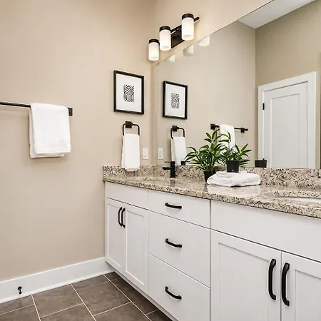 Holiday home Two Luxury Homes Side-by-side Sleeps 24 Nashville