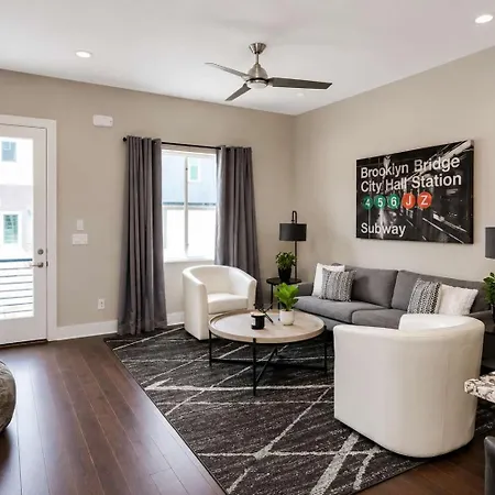 Luxe Retreat Rooftop & Hot Tub * Nashville