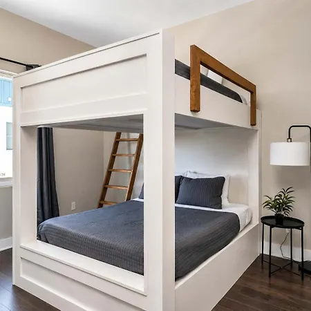 Holiday home Two Luxury Homes Side-by-side Sleeps 24 Nashville