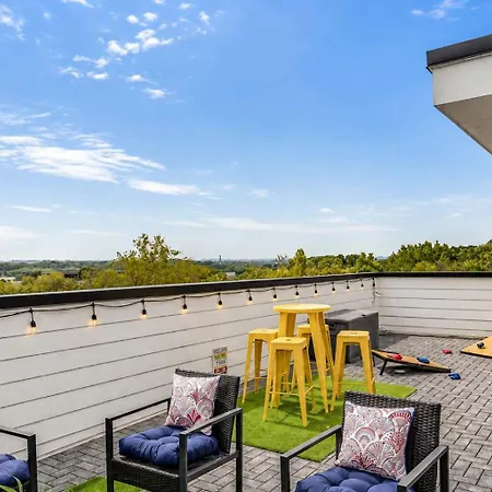 Luxury Rooftop Retreat Sleeps 12 * Nashville