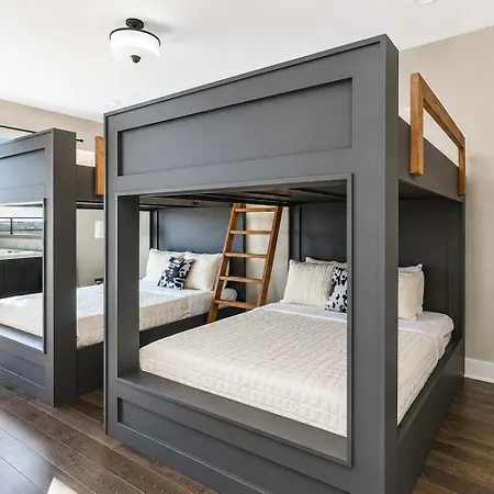 Holiday home Two Luxury Homes Side-by-side Sleeps 24