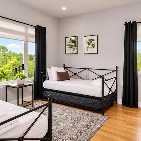 Luxury Rooftop Retreat Sleeps 12 Holiday home Nashville