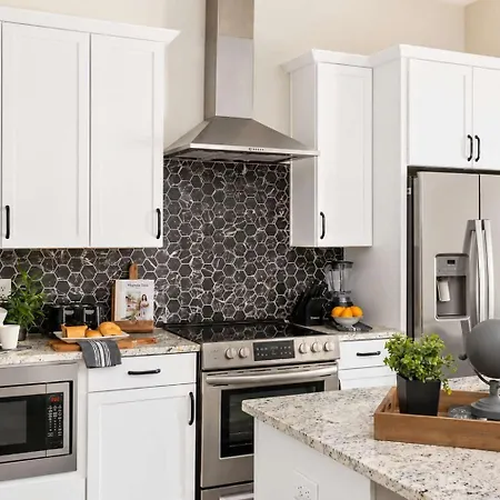Two Luxury Homes Side-by-side Sleeps 24 *