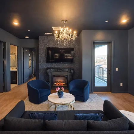 Holiday home The Smokeshow On Music Row Near Broadway In Downtown Nashville- Pool, Gym, Patio *