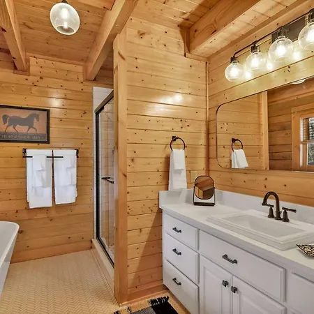 Creeks Luxury Retreat 15 Min To Downtown Holiday home