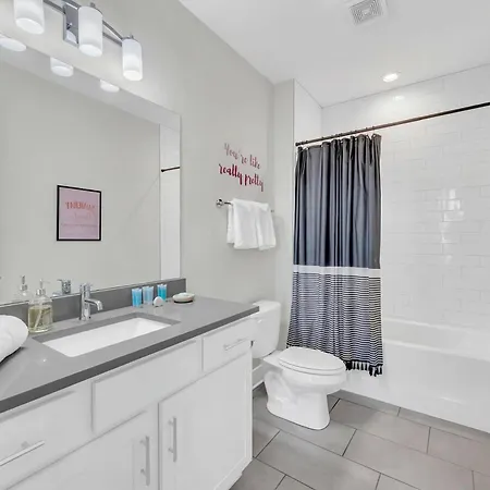 Brand New Views Karaoke Near Downtown Holiday home *
