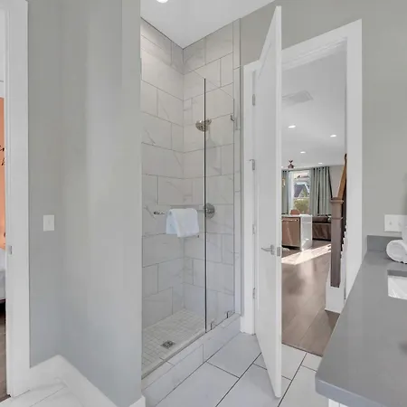 Holiday home Brand New Views Karaoke Near Downtown