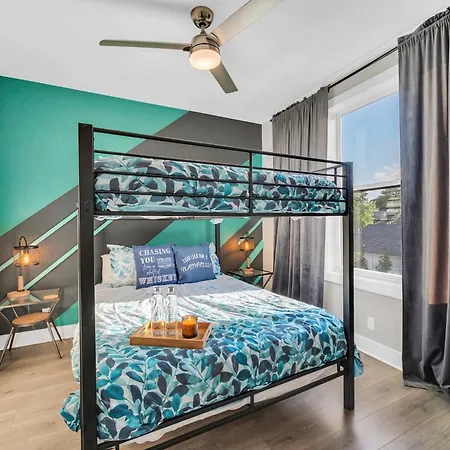 Holiday home Brand New Views Karaoke Near Downtown *