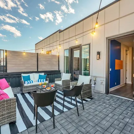 Holiday home Close To Dt Music Rooftop Views Game *