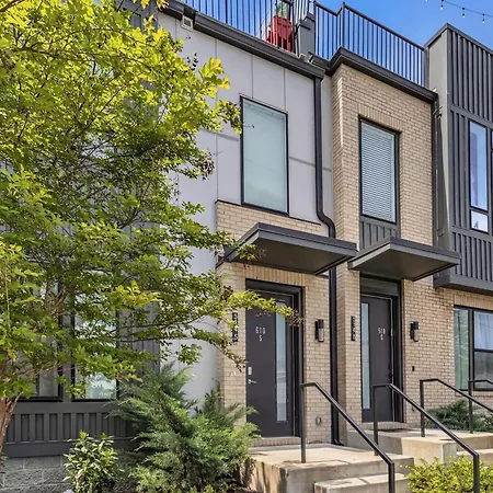 Holiday home Brand New Views Karaoke Near Downtown