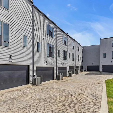 Holiday home Brand New Views Karaoke Near Downtown *