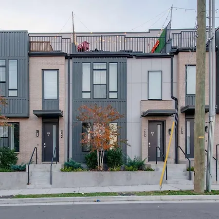 Brand New Views Karaoke Near Downtown Holiday home
