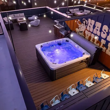 4 Rooftop Decks 4 Hot Tubs Game & Sauna Holiday home Nashville