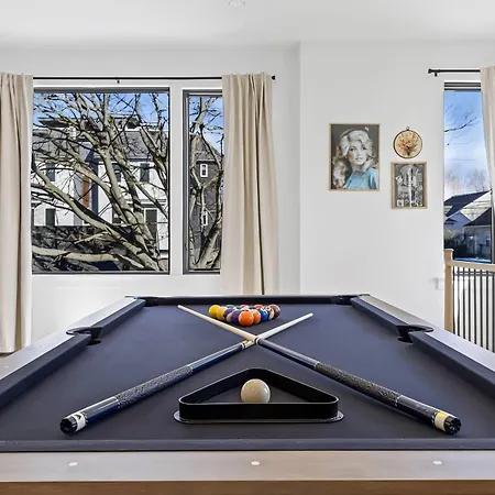 4 Rooftop Decks 4 Hot Tubs Game & Sauna *