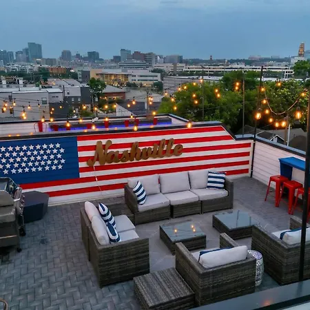 Rooftop Deck & Shuffleboard Bbq Near Downtown *