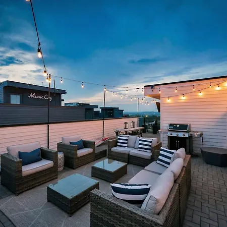 Holiday home Rooftop Deck & Shuffleboard Bbq Near Downtown
