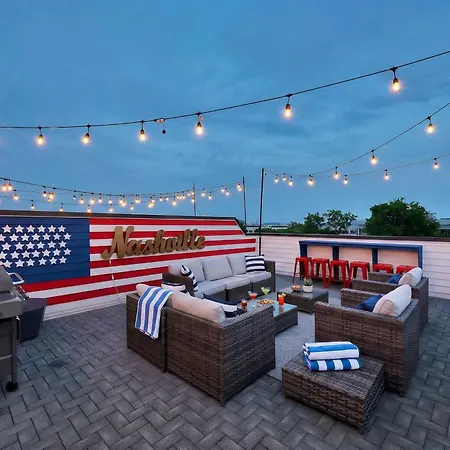 Rooftop Deck & Shuffleboard Bbq Near Downtown *