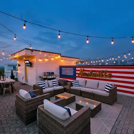 Holiday home Rooftop Deck & Shuffleboard Bbq Near Downtown