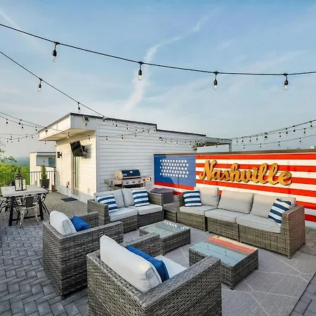 Holiday home Rooftop Deck & Shuffleboard Bbq Near Downtown *