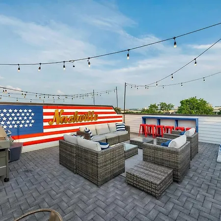 Rooftop Deck & Shuffleboard Bbq Near Downtown Nashville