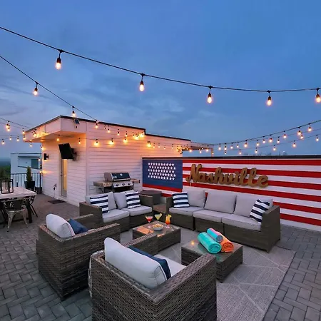 Holiday home Rooftop Deck & Shuffleboard Bbq Near Downtown
