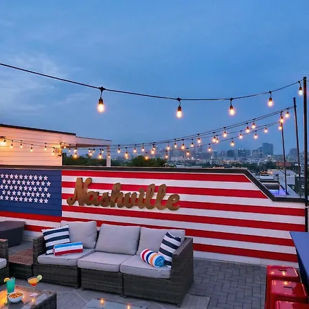 Holiday home Rooftop Deck & Shuffleboard Bbq Near Downtown *