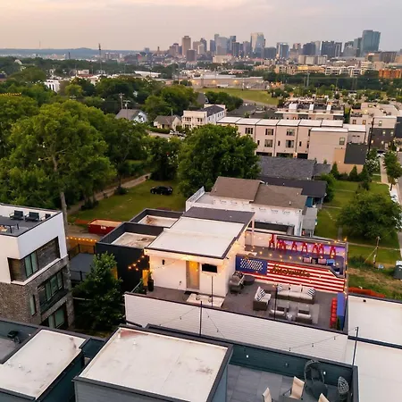Holiday home Rooftop Deck & Shuffleboard Bbq Near Downtown