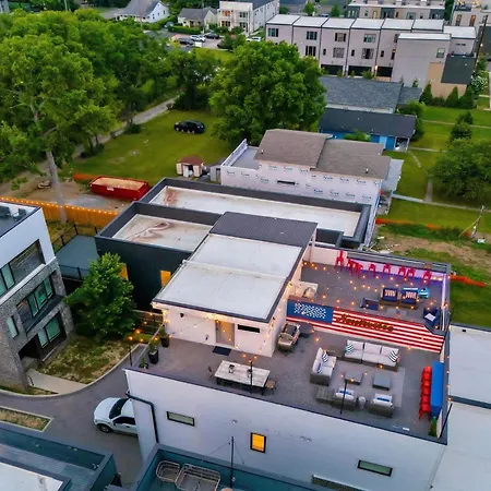 Rooftop Deck & Shuffleboard Bbq Near Downtown Holiday home