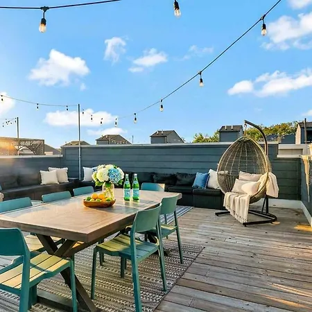 Rooftop Deck 2 Car Garage Near Downtown Nashville