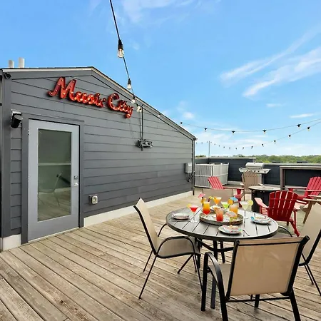 Rooftop Deck Grill Ping Pong Near Downtown Holiday home Nashville