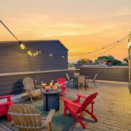 Holiday home Rooftop Deck Grill Ping Pong Near Downtown Nashville
