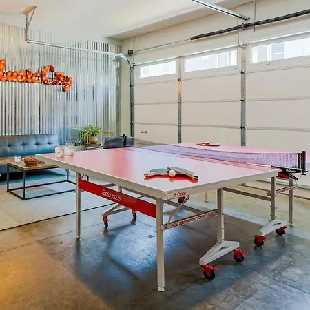 Rooftop Deck Grill Ping Pong Near Downtown *