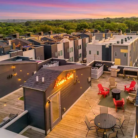 Holiday home Rooftop Deck Grill Ping Pong Near Downtown Nashville