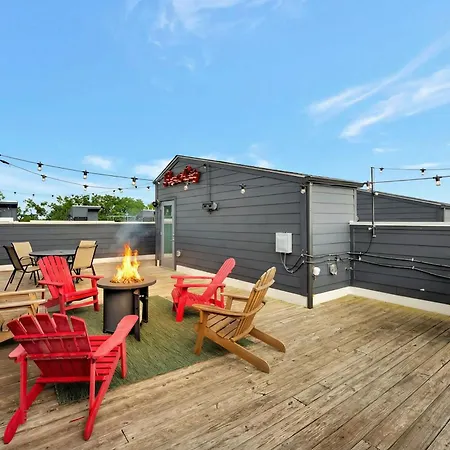 Rooftop Deck Grill Ping Pong Near Downtown